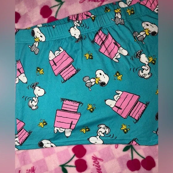 Snoopy Women's Print Sleep Shorts - Picture 2 of 8